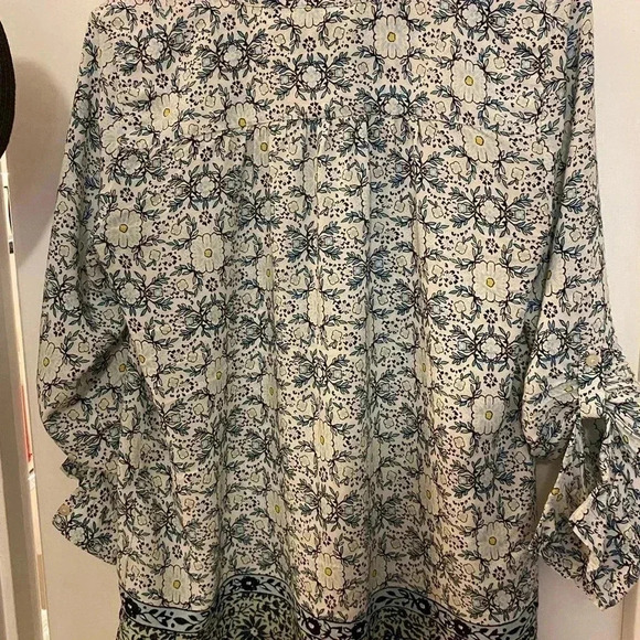 LOFT Outlet Womens Blouse Top Sz M Button EUC - Picture 15 of 15